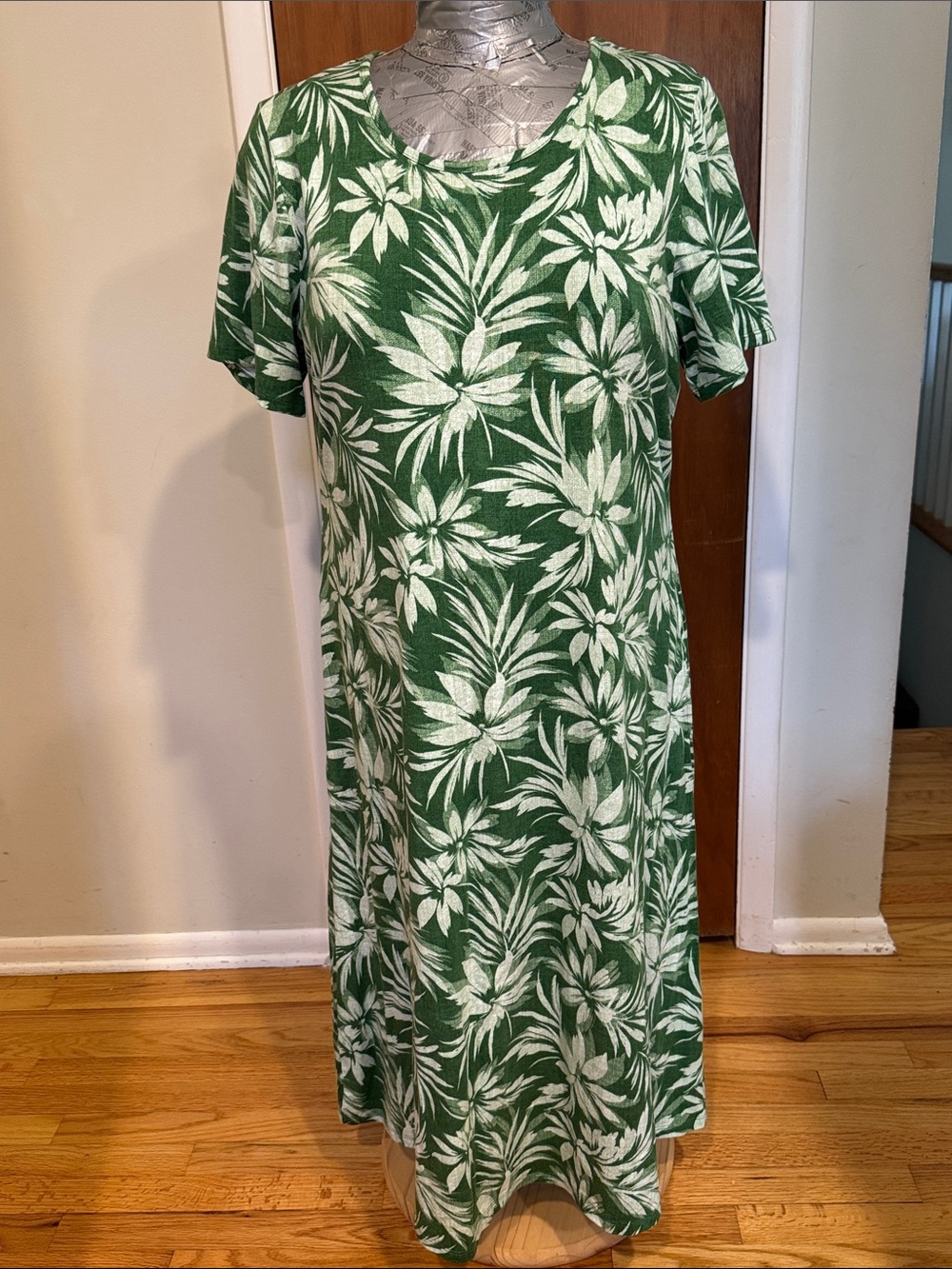 Denim and Co Green and White Tropical Leaf Midi Dress